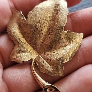 VTG Charel Gold Leaf Brooch Pin